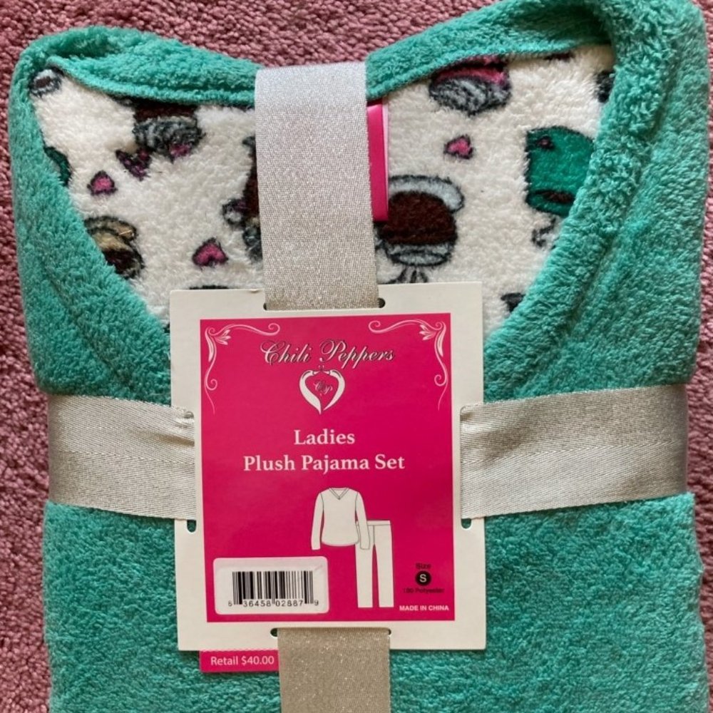 Chili Peppers Ladies Plush Pajama Set
